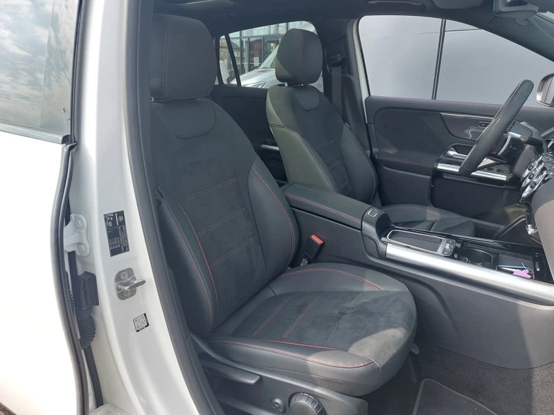 Mercedes-Benz GLA 200 AMG Line Автоматик Навигация , снимка 10 - Автомобили и джипове - 56068605