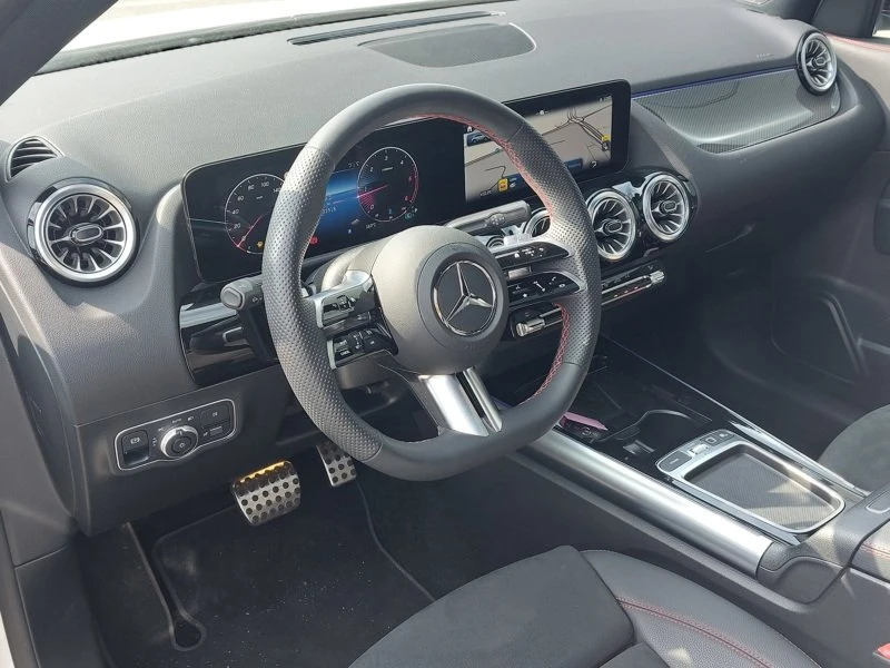 Mercedes-Benz GLA 200 AMG Line Автоматик Навигация , снимка 3 - Автомобили и джипове - 56068605