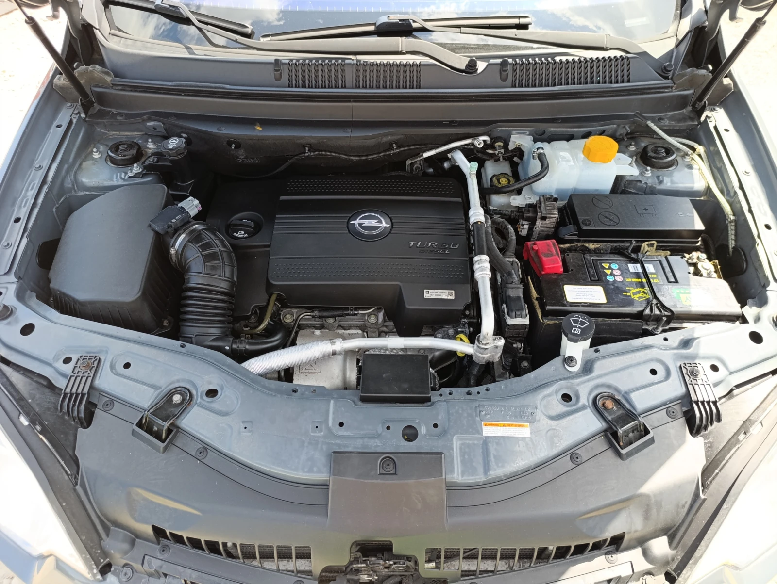Opel Antara 2.2 TURBO D.4x4 - изображение 10