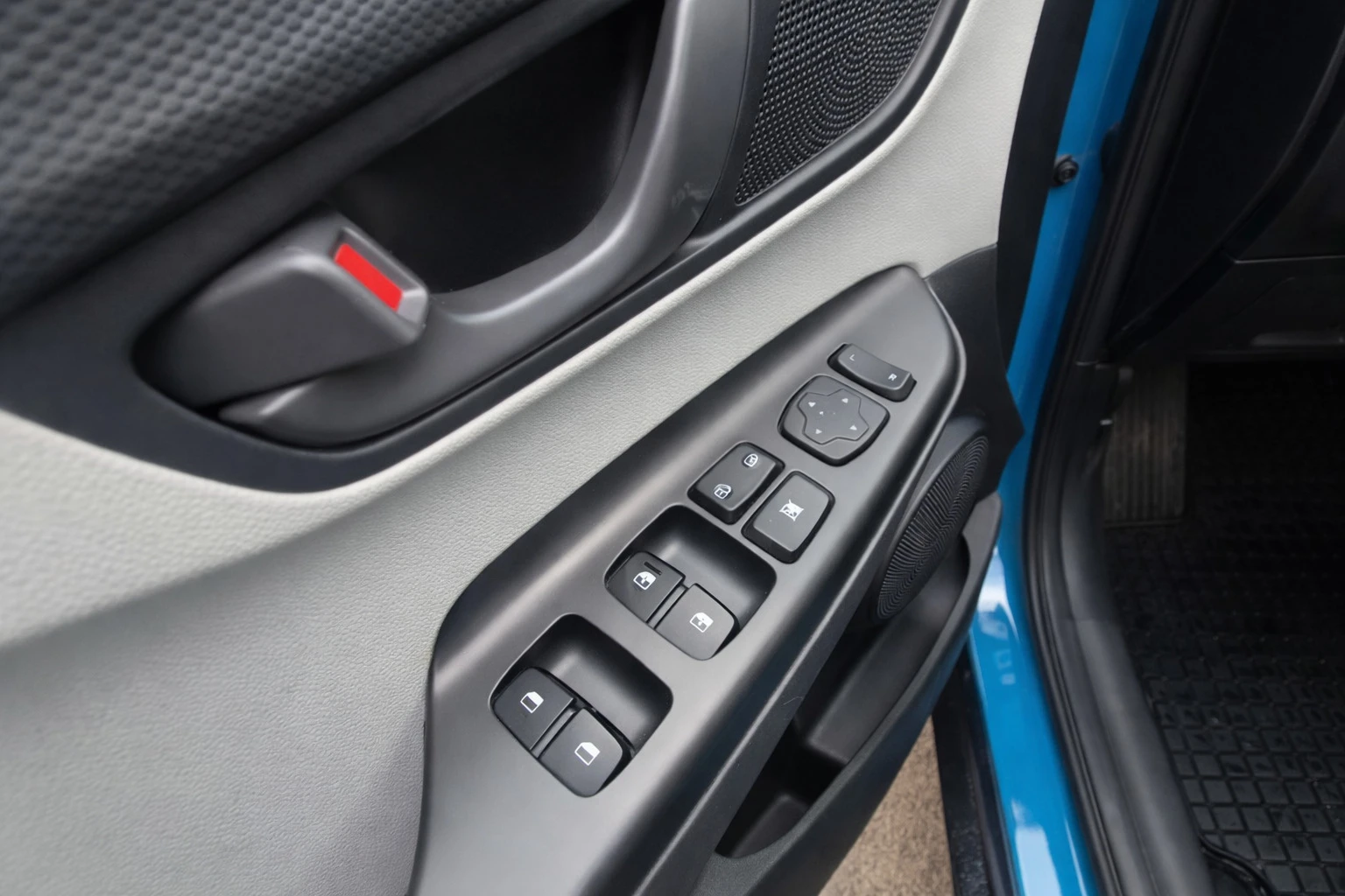 Hyundai Kona 4x4 2.0 MPI, снимка 13 - Автомобили и джипове - 54176192