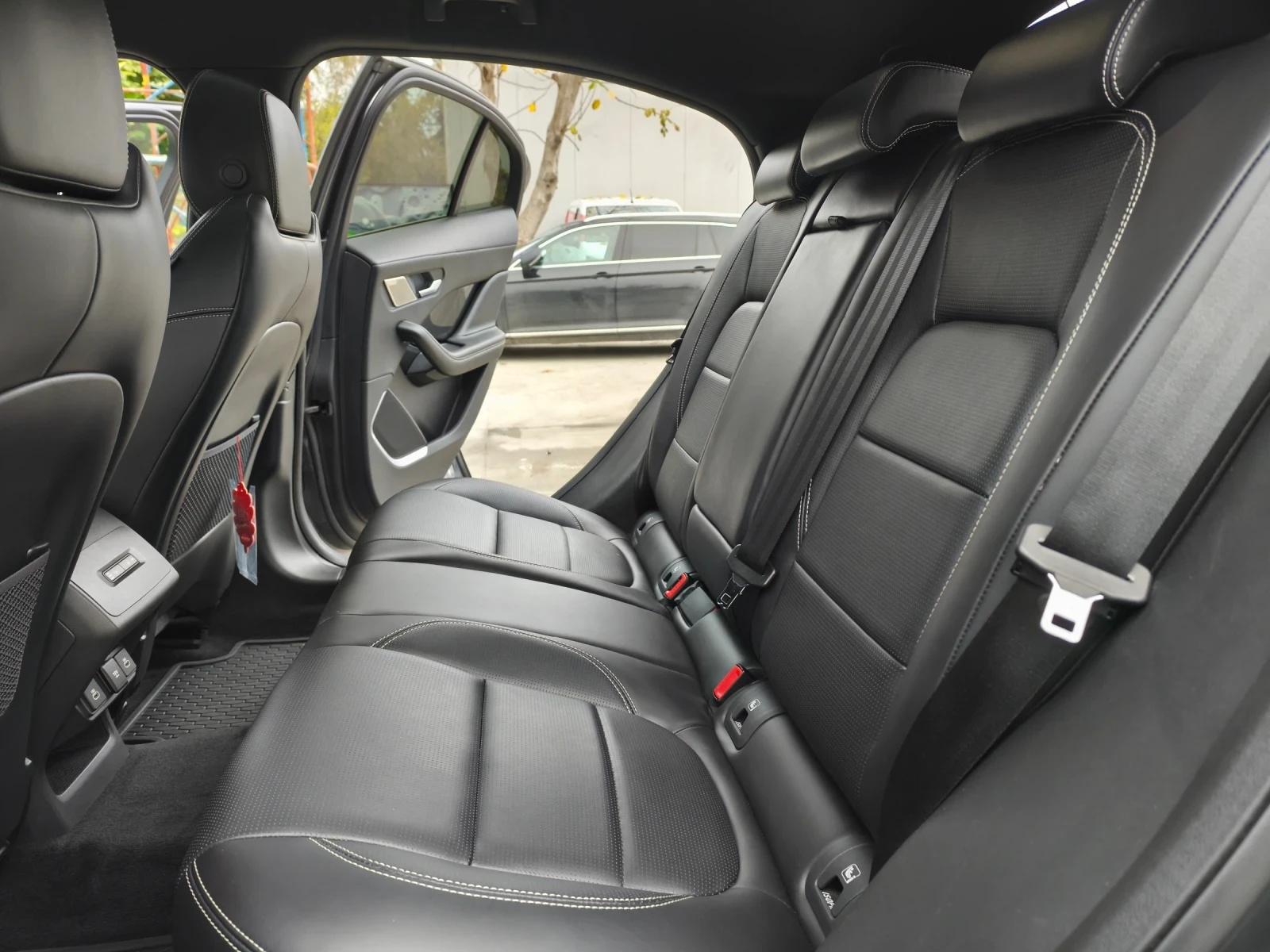 Jaguar I-Pace 90kWh, снимка 12 - Автомобили и джипове - 54715359