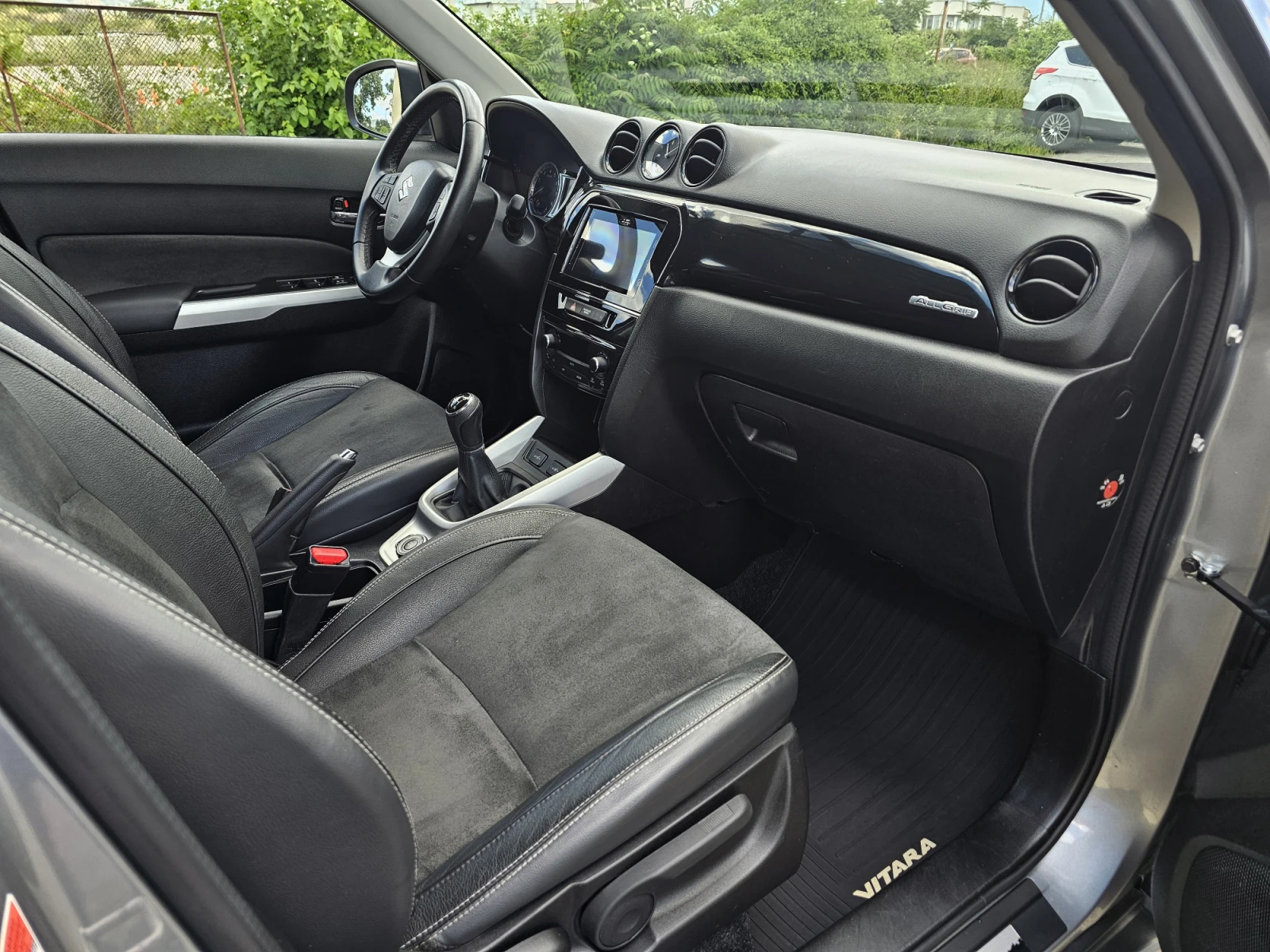 Suzuki Vitara 1.6i 4x4 AllGrip FULL OPTIONAL, снимка 11 - Автомобили и джипове - 54738744