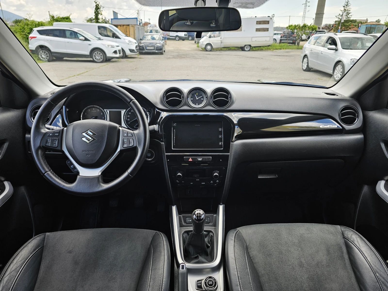 Suzuki Vitara 1.6i 4x4 AllGrip FULL OPTIONAL, снимка 13 - Автомобили и джипове - 54738744