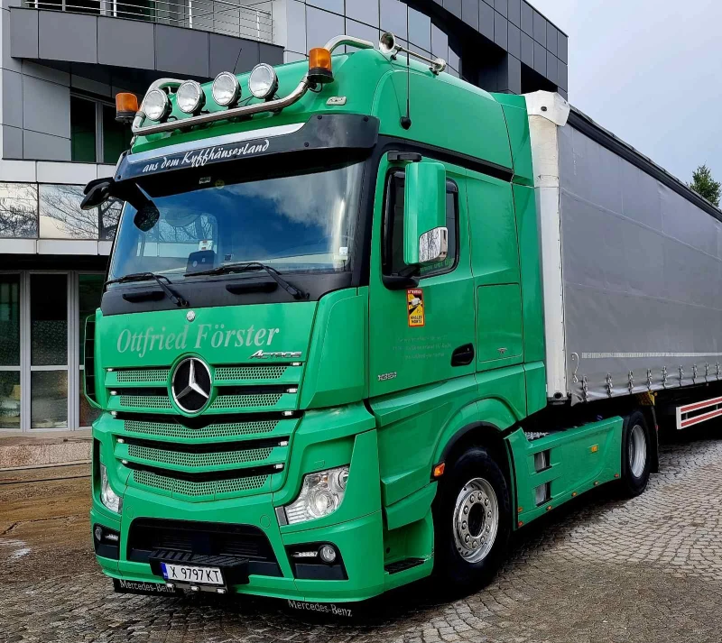 Mercedes-Benz Actros 1851