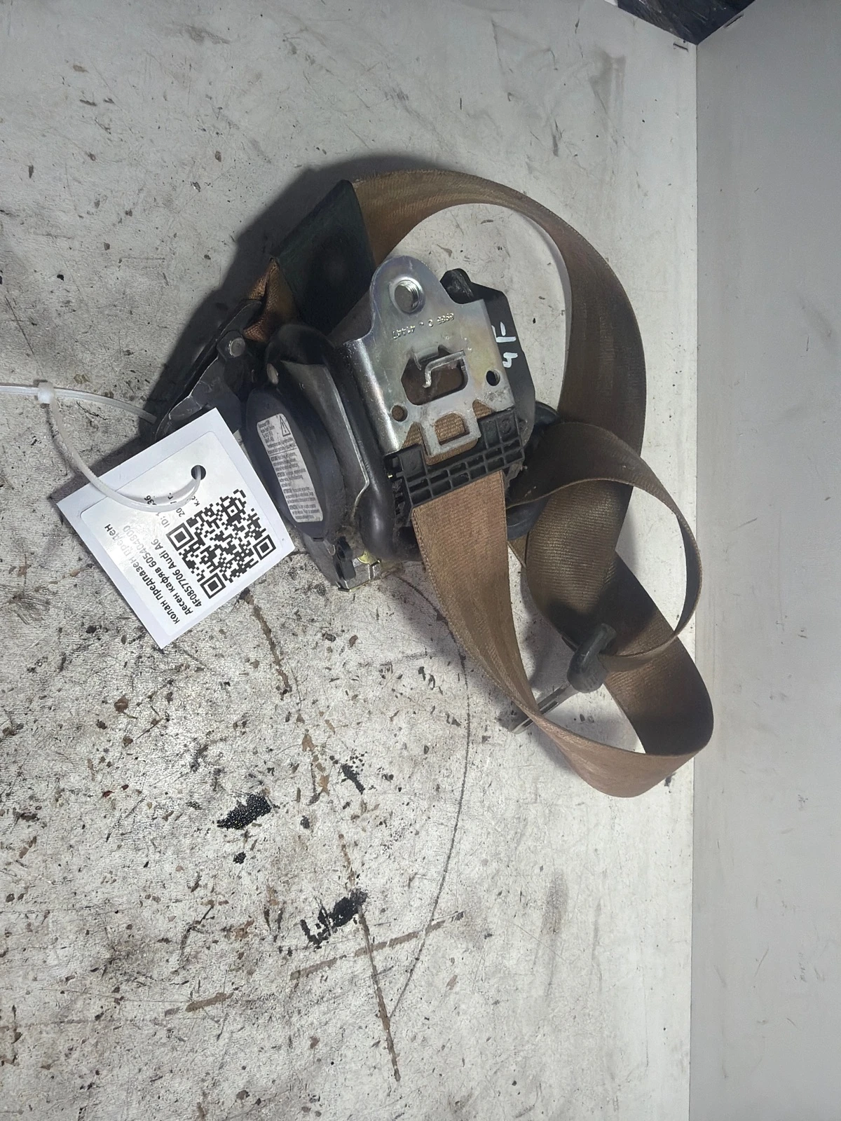 колан предпазен преден десен кафяв 605404800 4F0857706 Audi A6