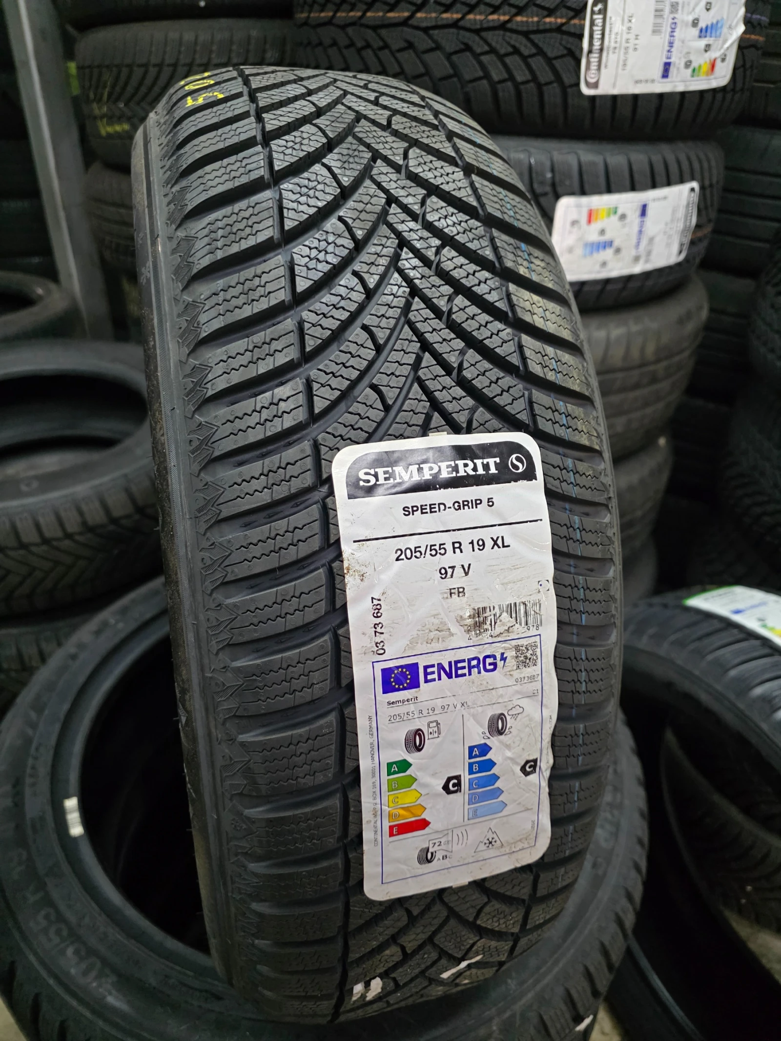 Гуми Зимни 205/55R19, снимка 3 - Гуми и джанти - 55272738