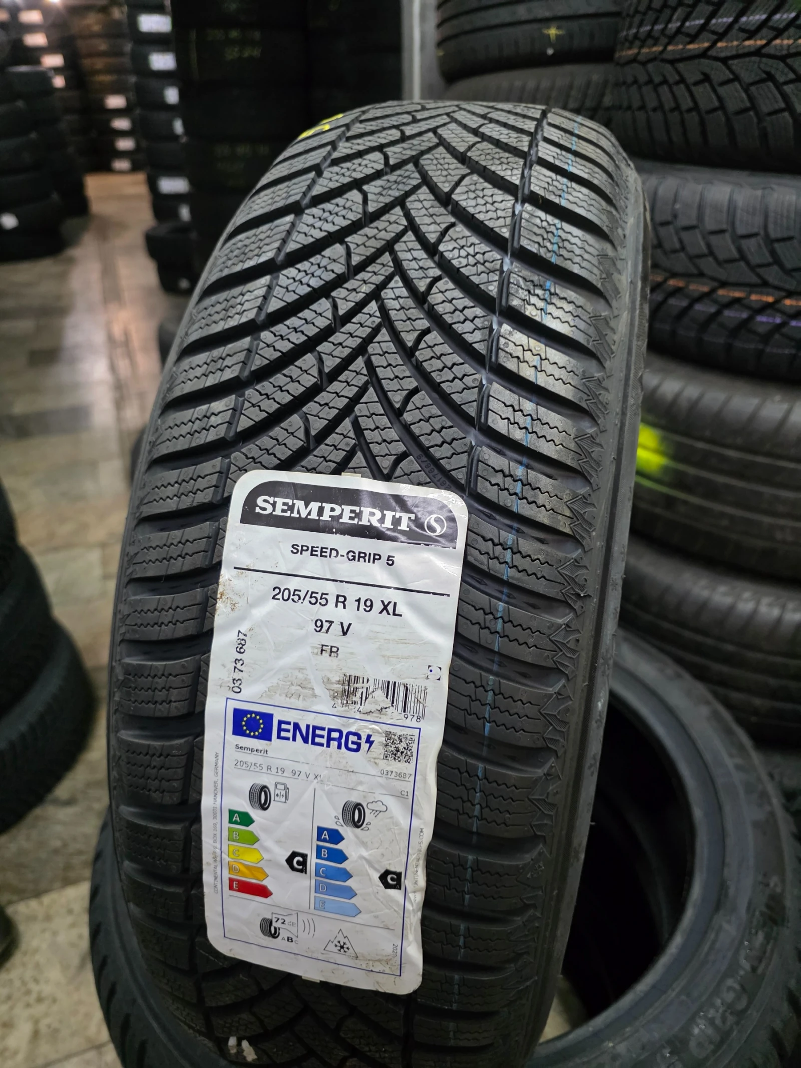 Гуми Зимни 205/55R19, снимка 4 - Гуми и джанти - 55272738