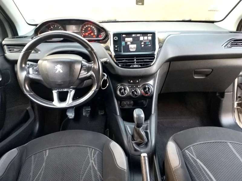 Peugeot 208, снимка 10 - Автомобили и джипове - 46877962