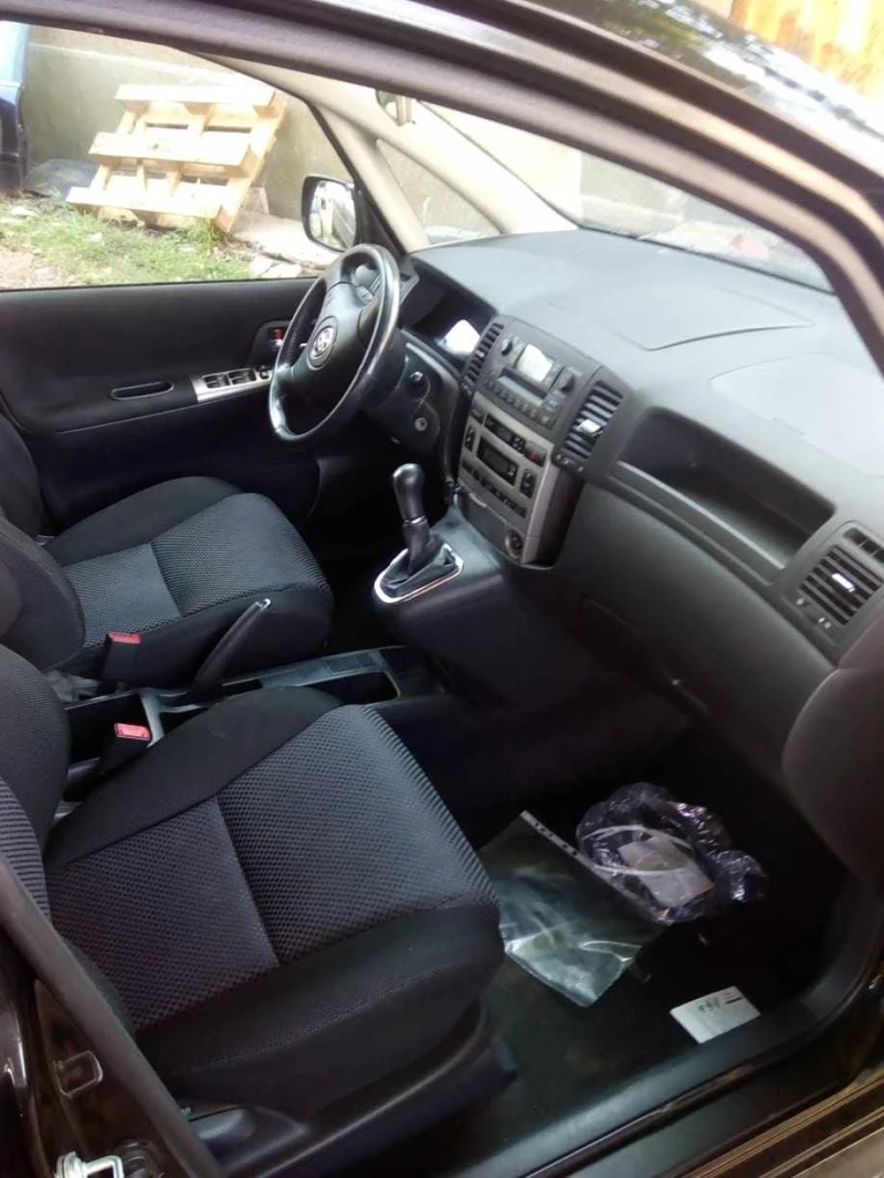 Toyota Corolla verso 2.0, снимка 5 - Автомобили и джипове - 48559673