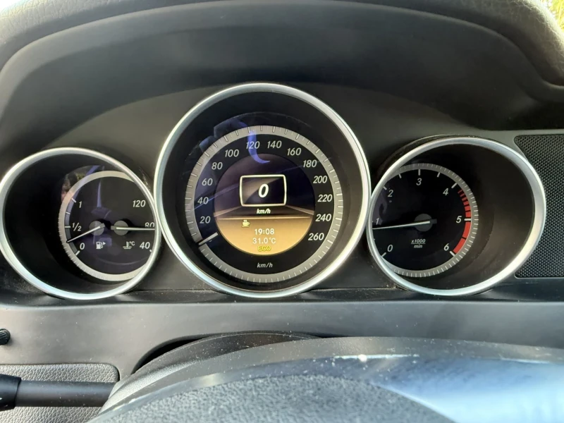Mercedes-Benz C 220, снимка 5 - Автомобили и джипове - 52311410