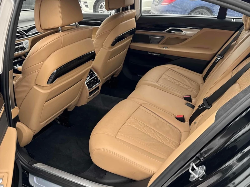 BMW 750 * 750Li xDrive Sedan * CARFAX * БЕЗ ПЪРВОНАЧАЛНА В, снимка 12 - Автомобили и джипове - 53164340