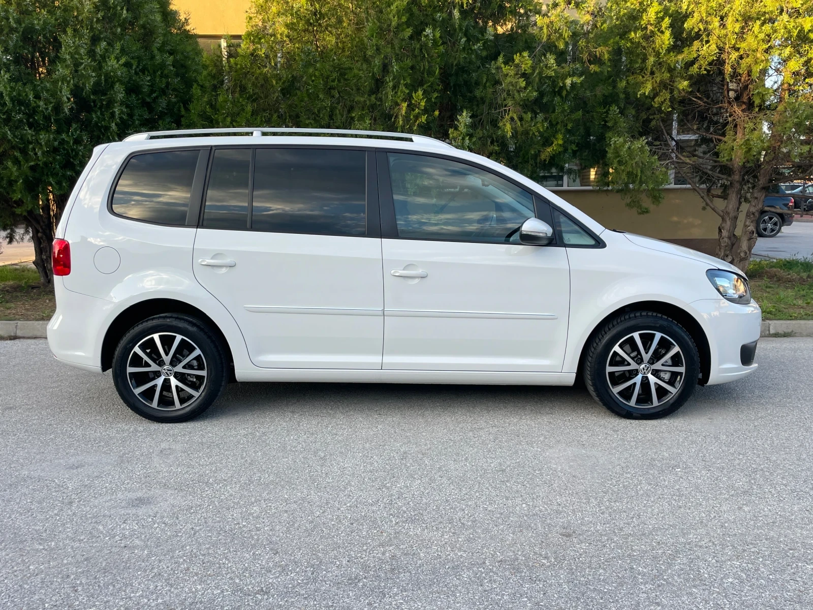 VW Touran 2.0TDI 140к.с. HIGHLINE FULL 7 МЕСТА - изображение 6