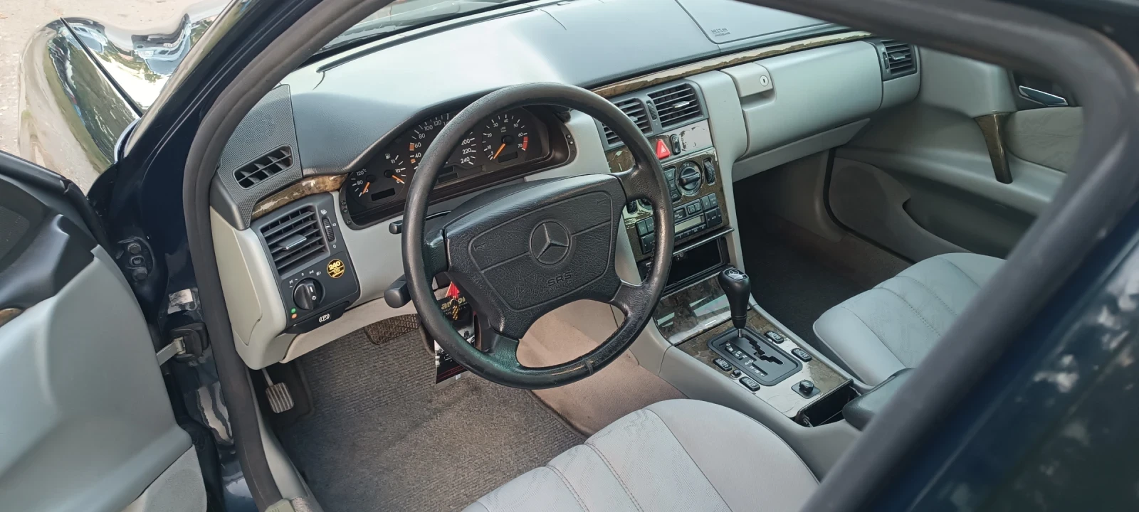 Mercedes-Benz E 230  - изображение 9