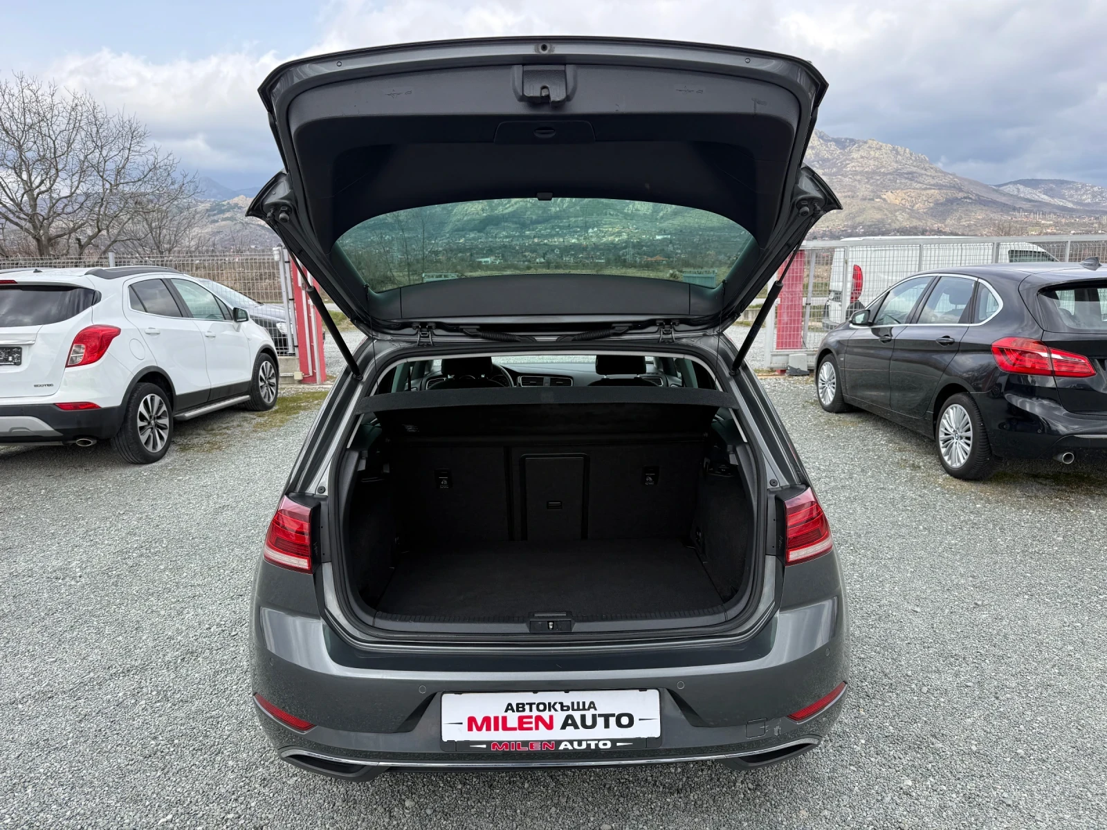 VW Golf (KATO НОВА), снимка 13 - Автомобили и джипове - 53901841