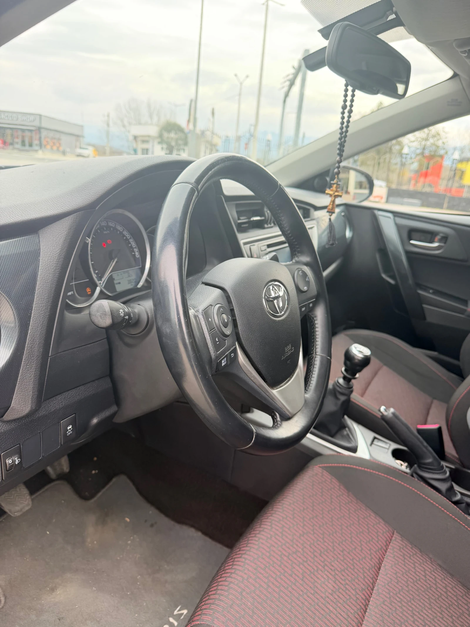 Toyota Auris 2.0d4d, снимка 12 - Автомобили и джипове - 53922843