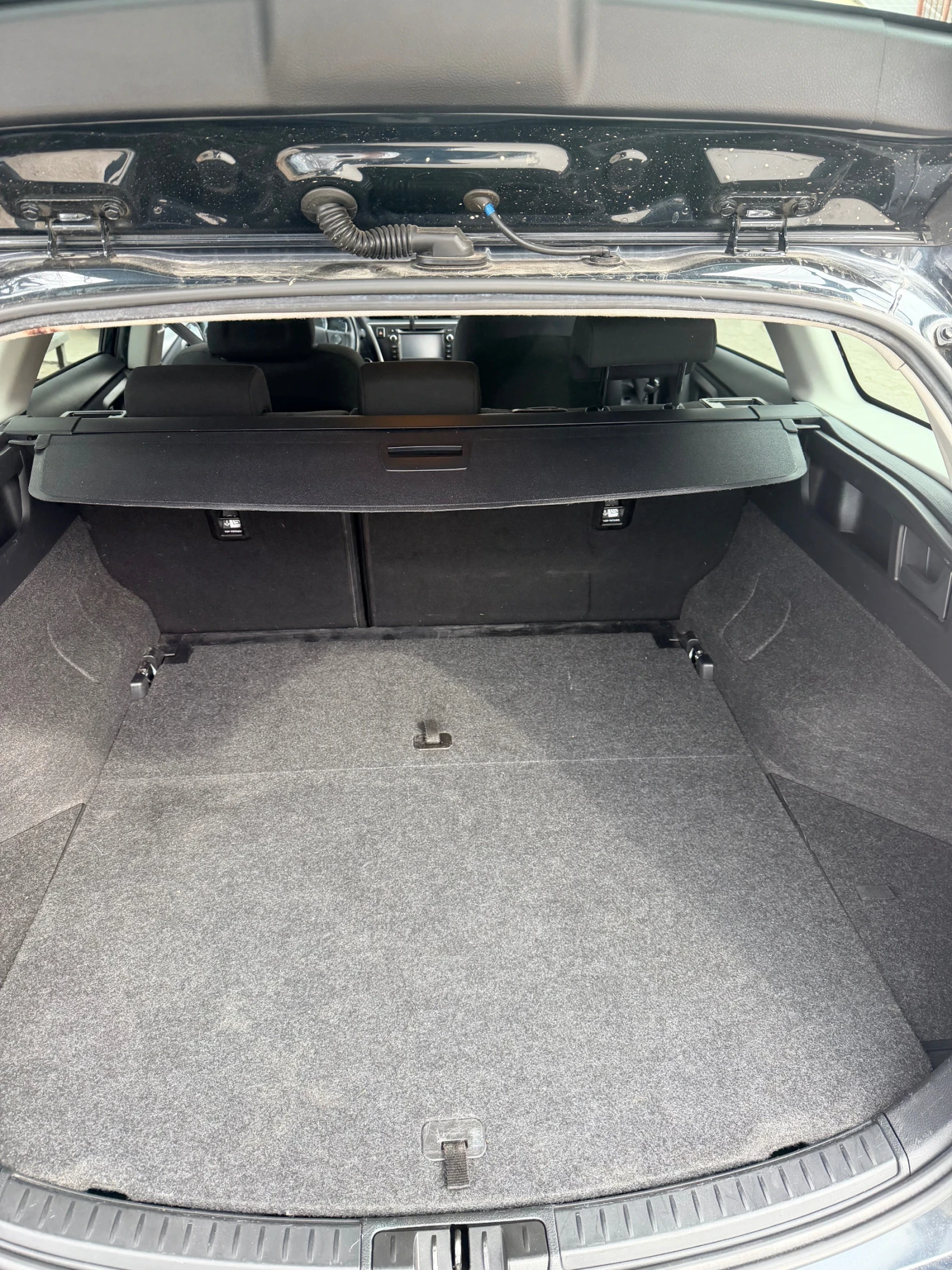 Toyota Auris 2.0d4d, снимка 11 - Автомобили и джипове - 53922843