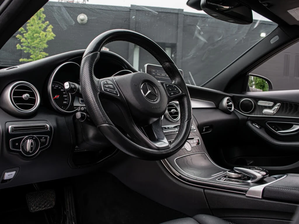 Mercedes-Benz C 300 4MATIC* АвтоКредит* (ЦЕНА ДО БГ), снимка 4 - Автомобили и джипове - 54208775