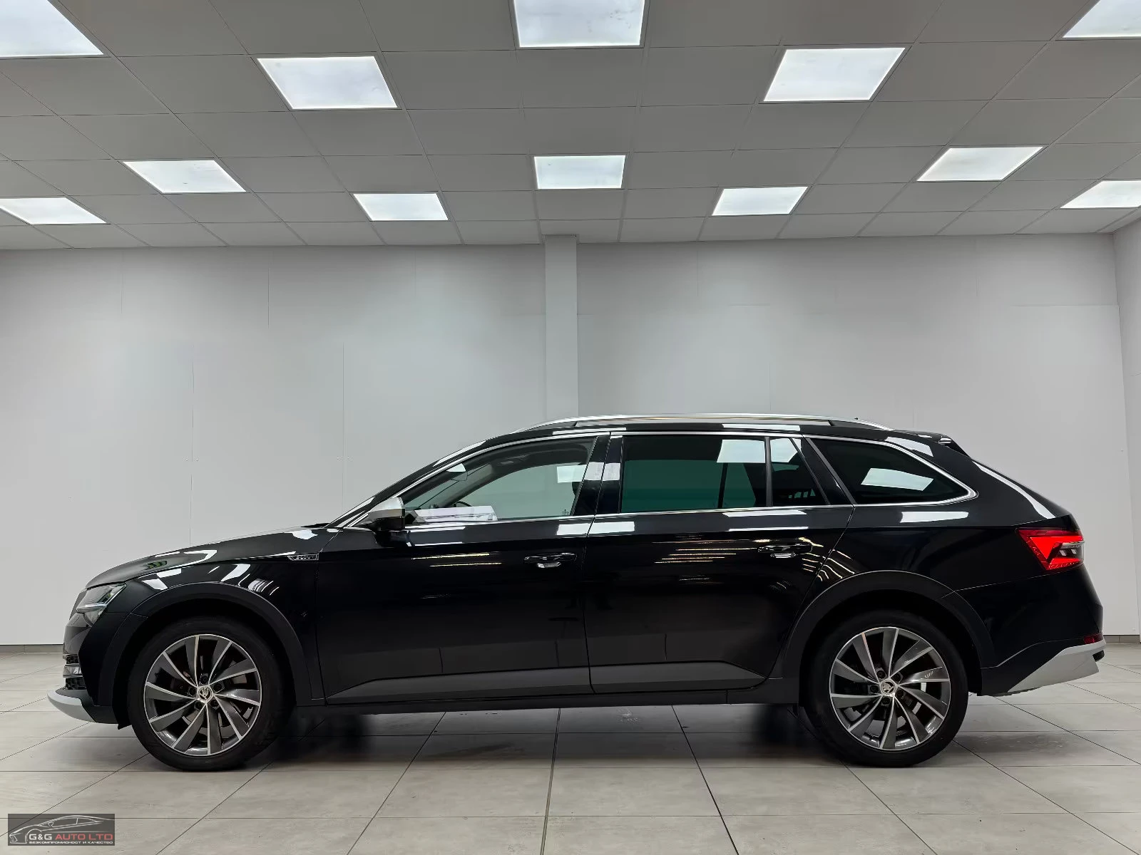 Skoda Superb SCOUT/190HP/4X4/MATRIX/CAM/MEM/319z, снимка 3 - Автомобили и джипове - 54270445