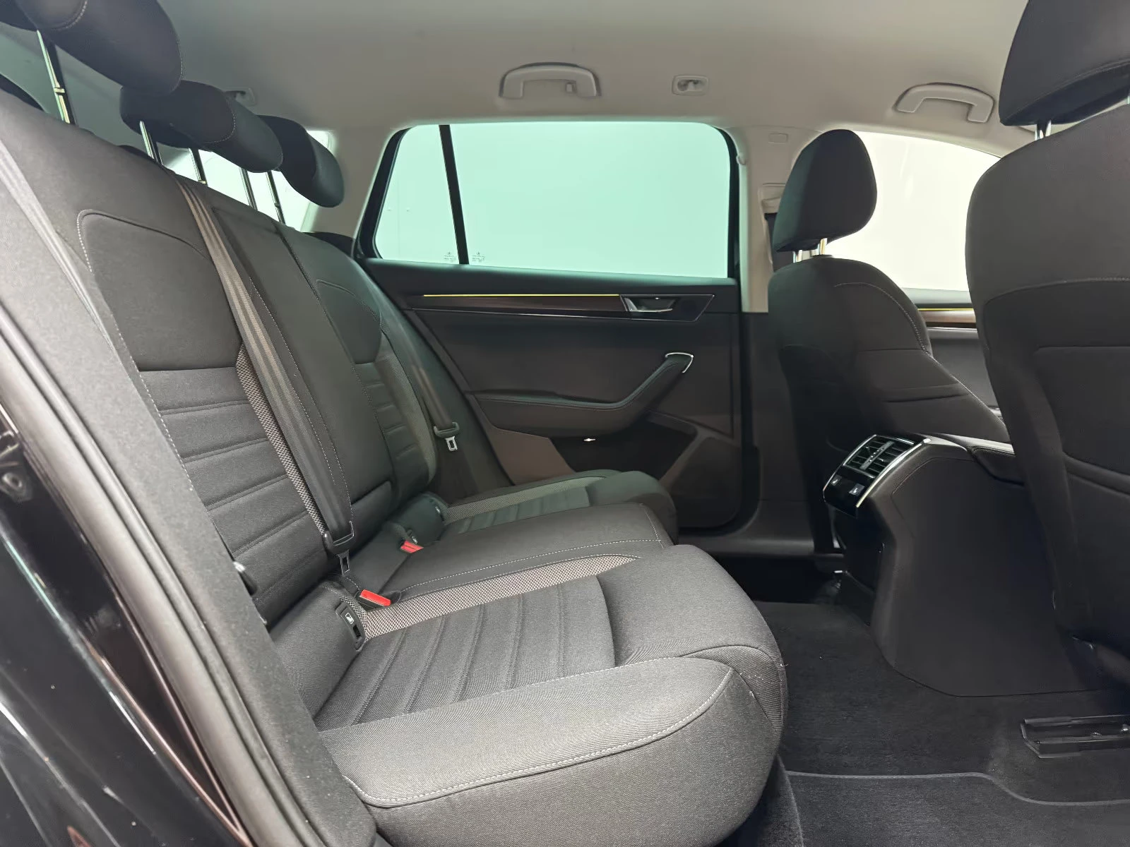 Skoda Superb SCOUT/190HP/4X4/MATRIX/CAM/MEM/319z, снимка 13 - Автомобили и джипове - 54270445