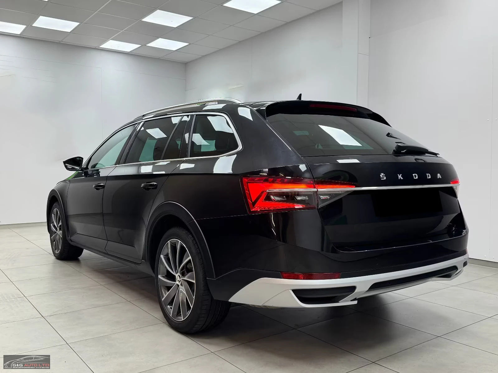 Skoda Superb SCOUT/190HP/4X4/MATRIX/CAM/MEM/319z, снимка 4 - Автомобили и джипове - 54270445