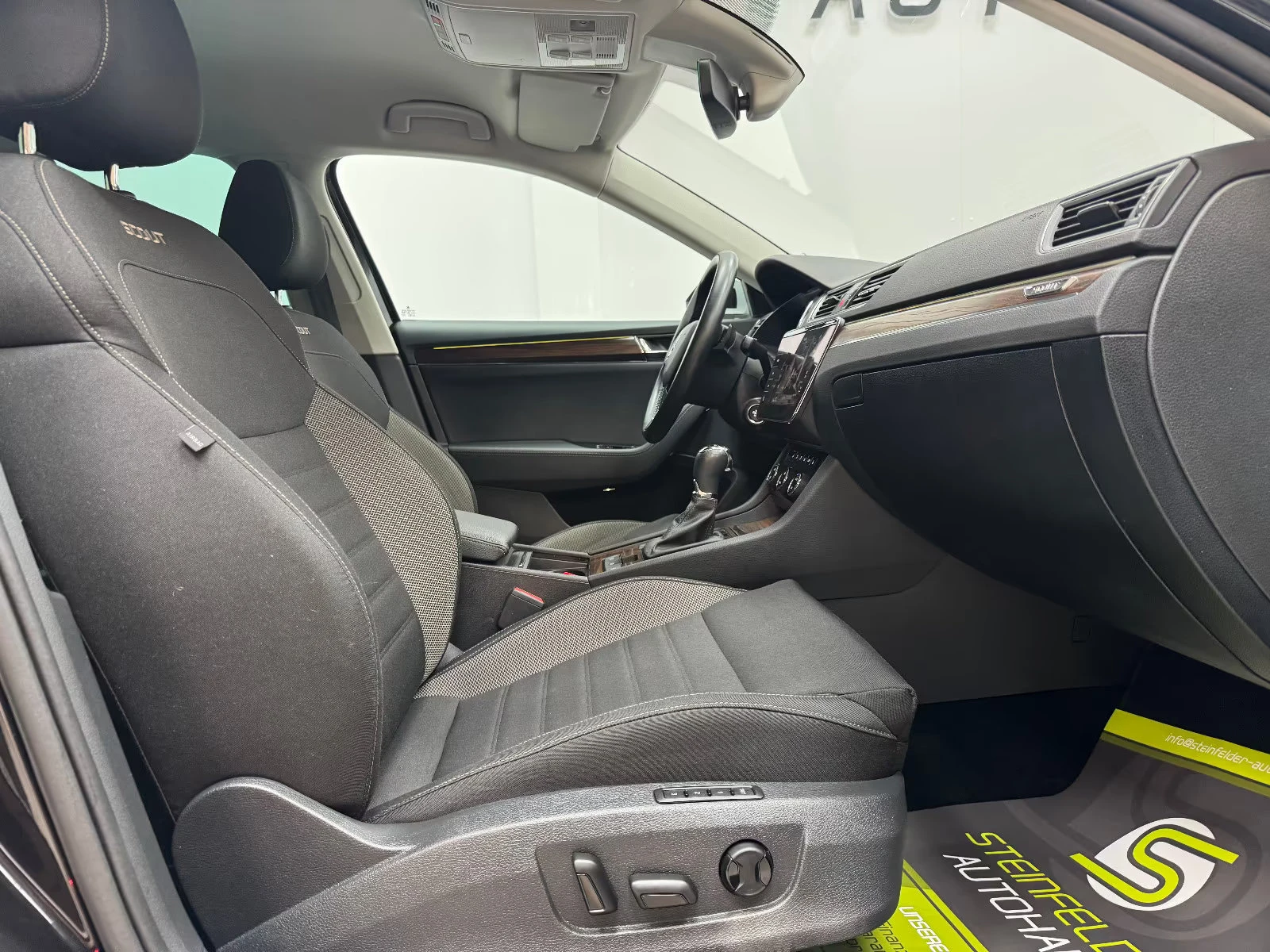 Skoda Superb SCOUT/190HP/4X4/MATRIX/CAM/MEM/319z, снимка 11 - Автомобили и джипове - 54270445