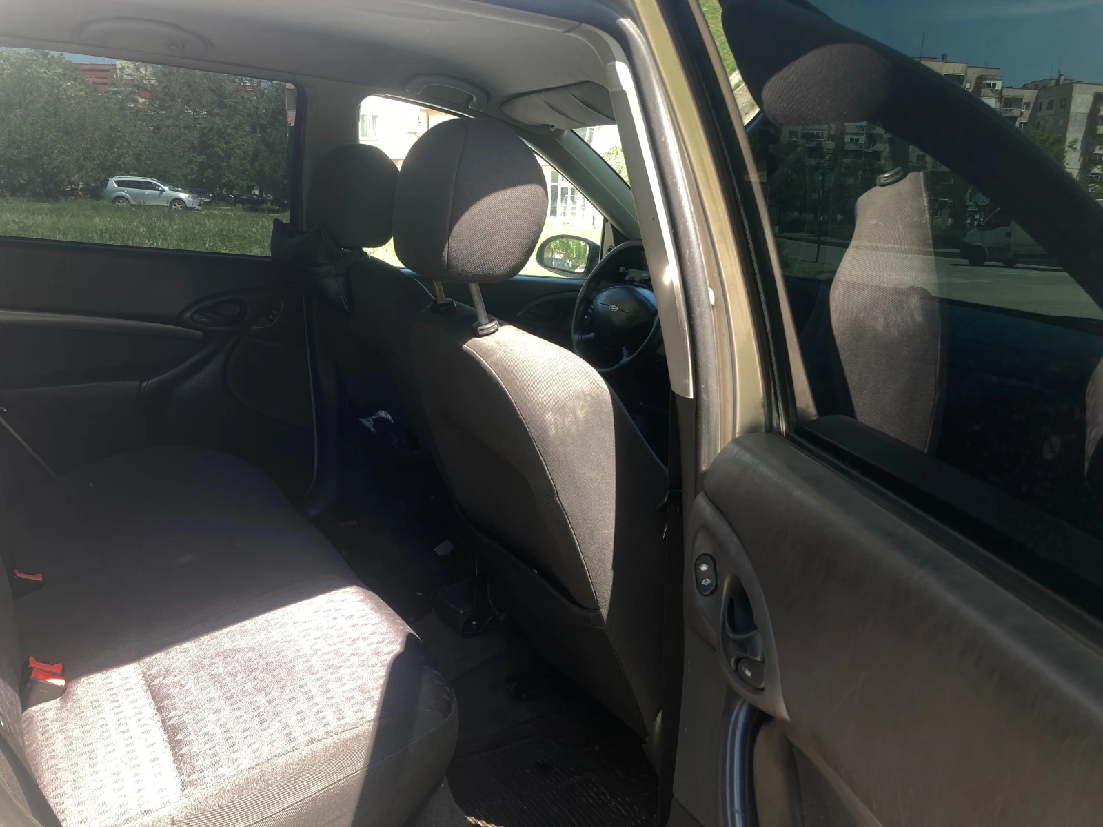 Ford Focus 1.8 TDdi, снимка 9 - Автомобили и джипове - 54495083