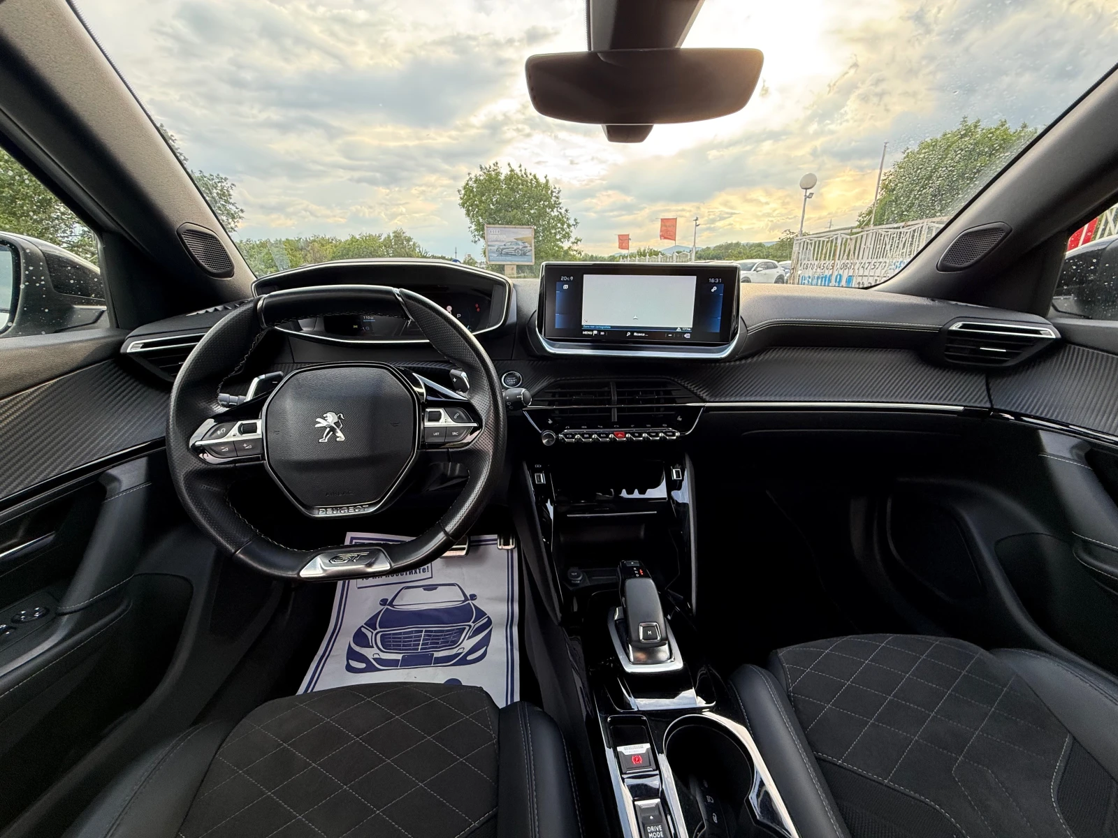 Peugeot 2008 GT-line AUT. DIGITAL FULL ШВЕЙЦАРИЯ, снимка 7 - Автомобили и джипове - 54637353