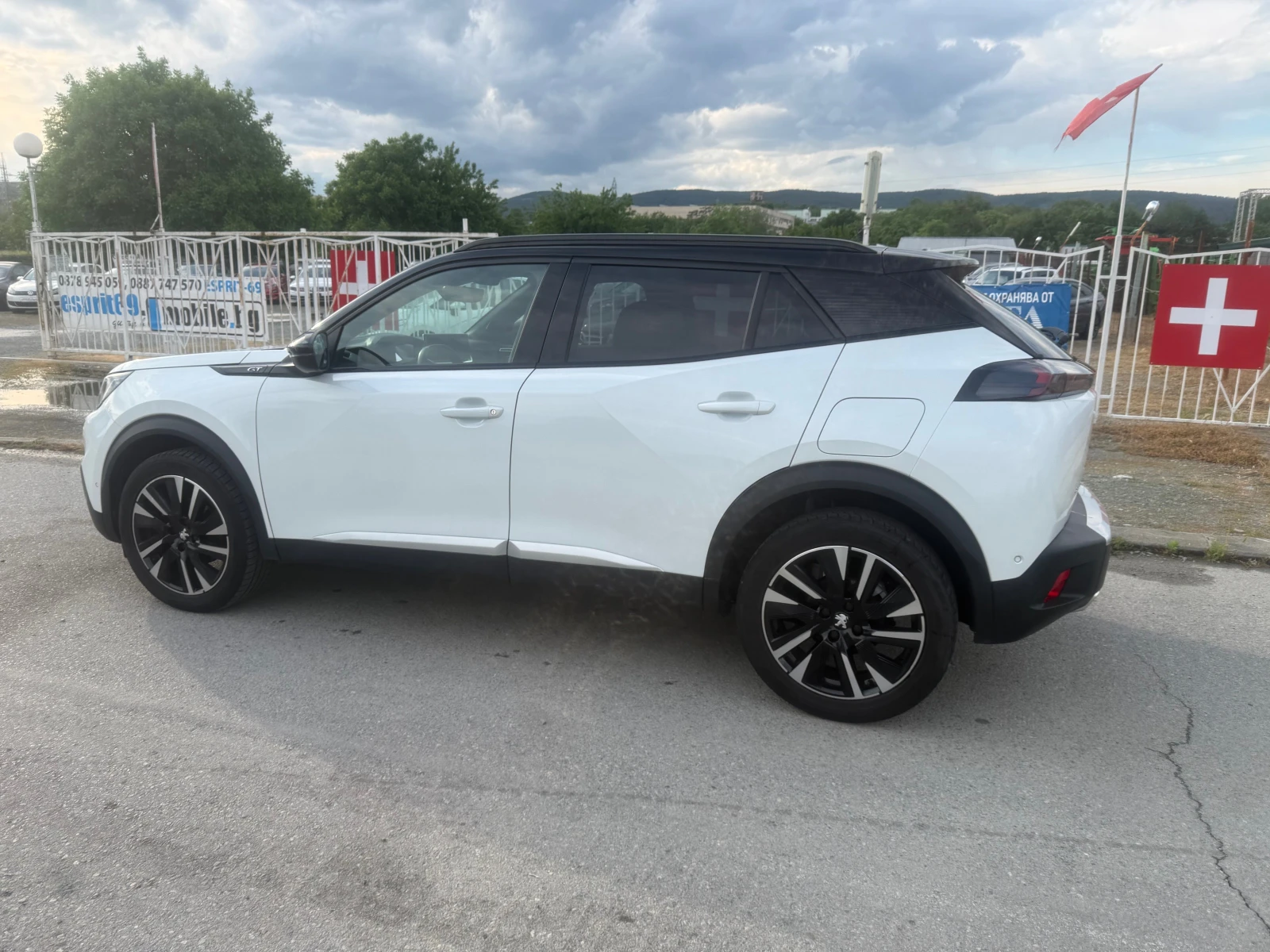 Peugeot 2008 GT-line AUT. DIGITAL FULL ШВЕЙЦАРИЯ, снимка 2 - Автомобили и джипове - 54637353