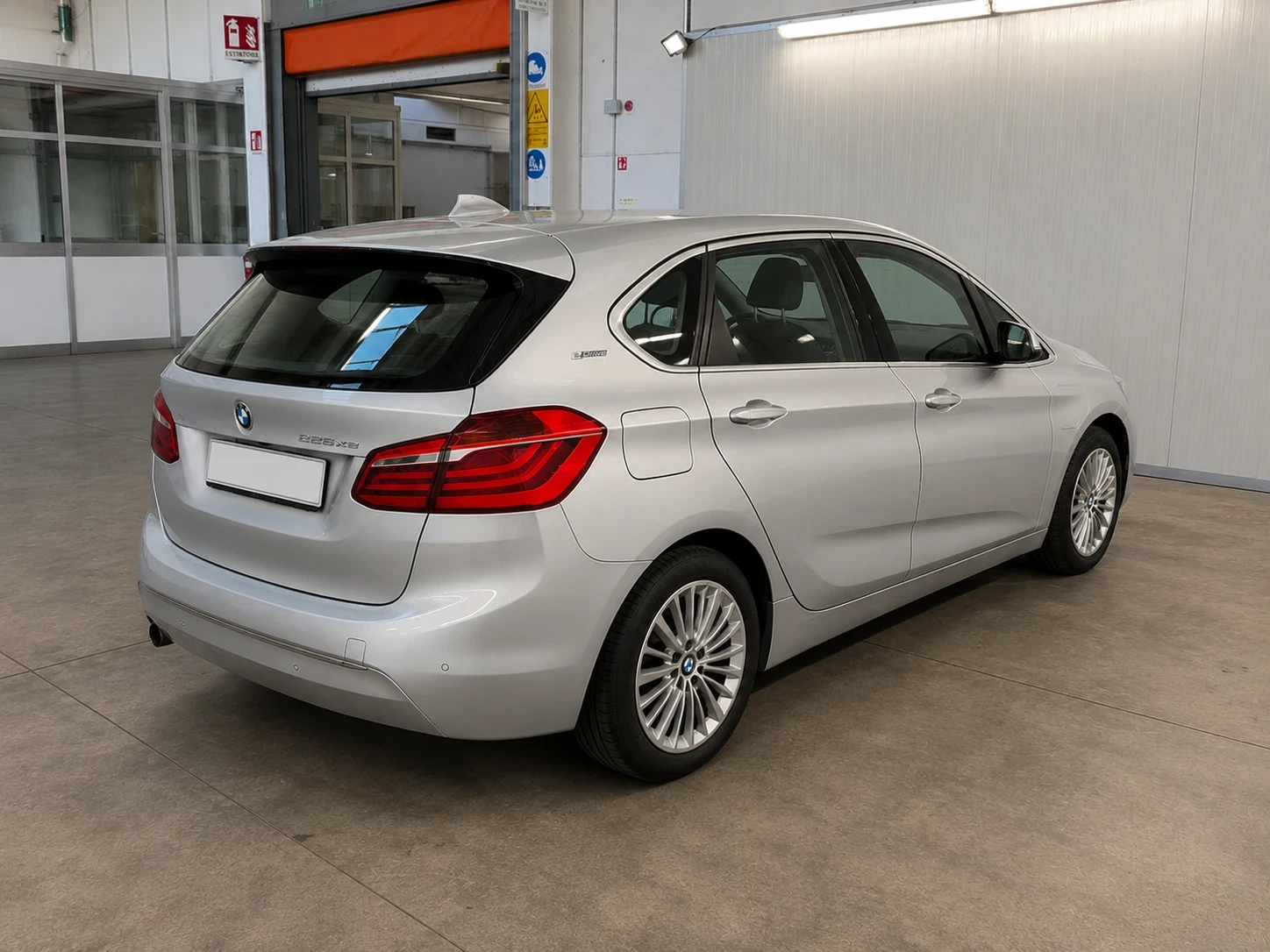 BMW 225 XE Plug in Hybrid, снимка 4 - Автомобили и джипове - 54874650