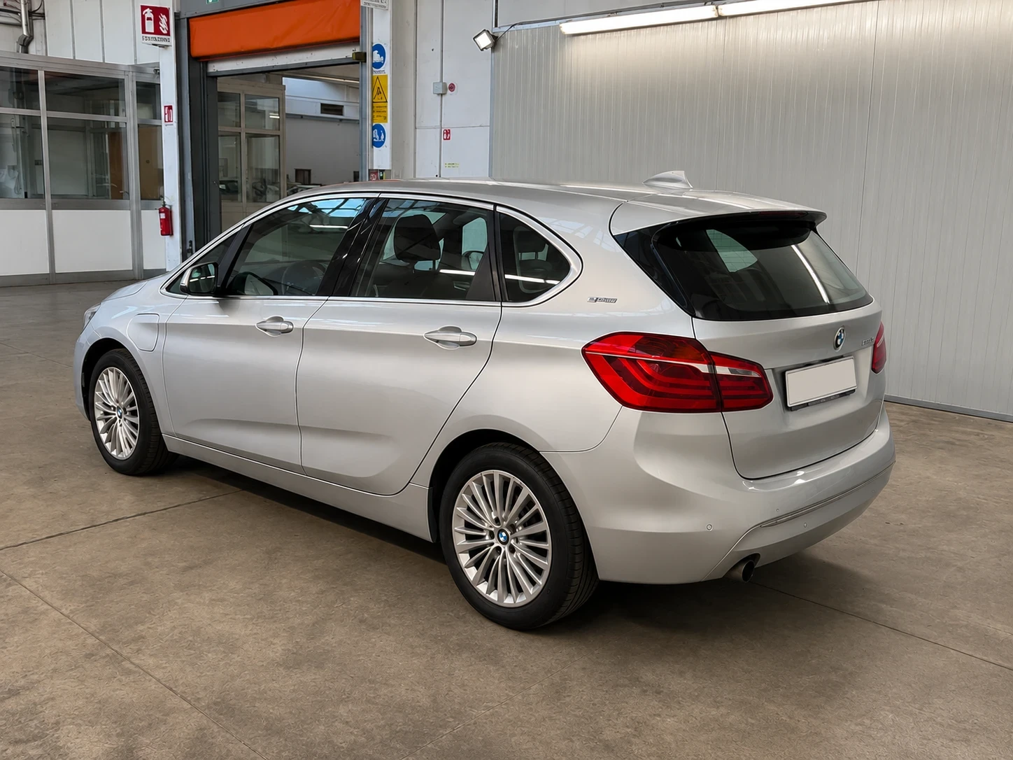 BMW 225 XE Plug in Hybrid, снимка 3 - Автомобили и джипове - 54874650