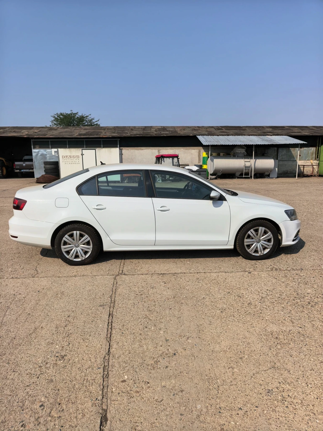 VW Jetta 2.0 TDI, снимка 6 - Автомобили и джипове - 56022747