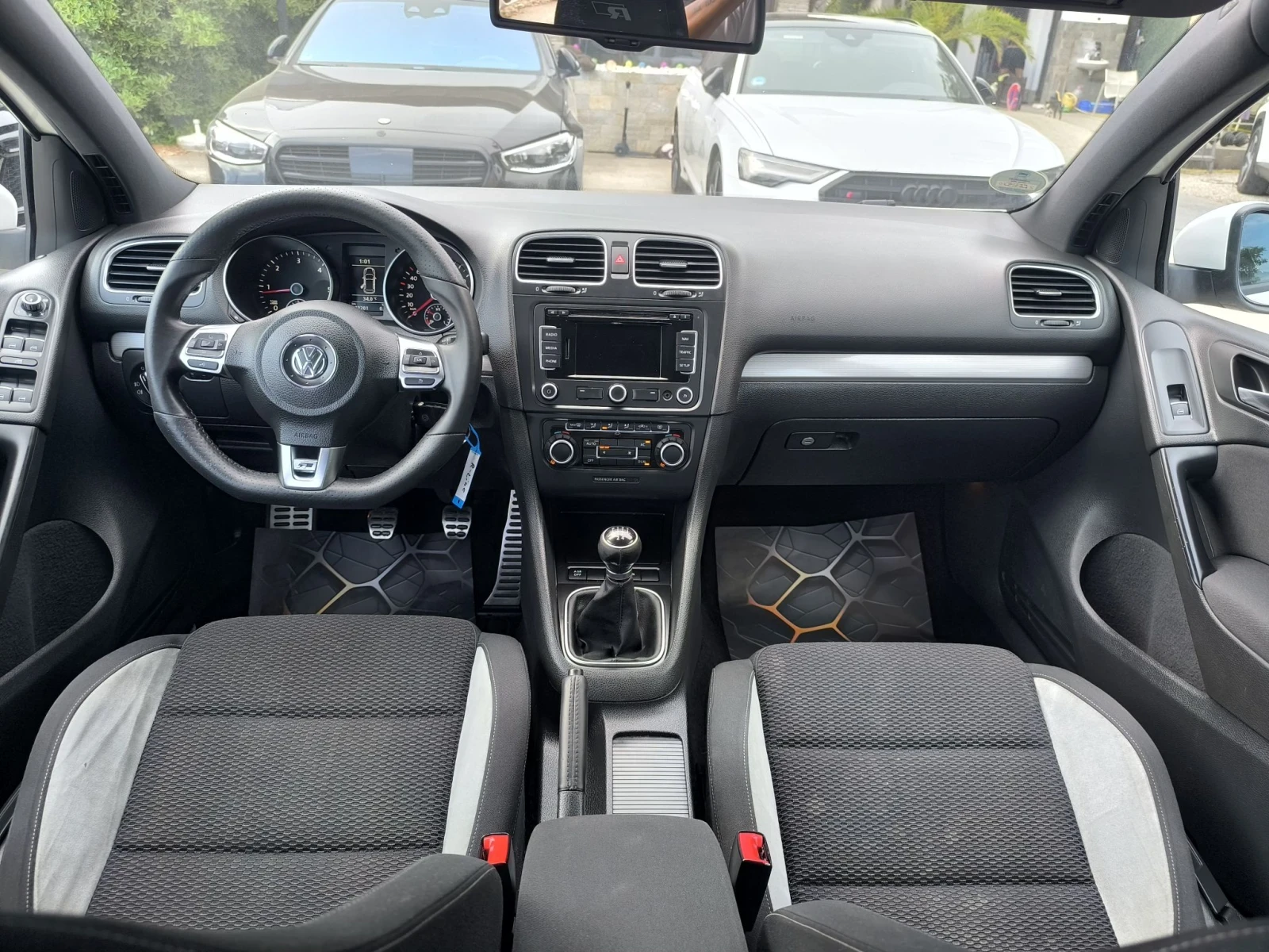 VW Golf 1.6TDI 3 X R-LINE ТОП ТОП ТОП, снимка 7 - Автомобили и джипове - 56041404