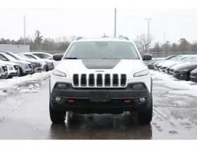 Jeep Cherokee Trailhawk | CARFAX | KEYLESS | ПОДГРЕВИ - 10800 € / 21122.96 лв. - 27025046 2