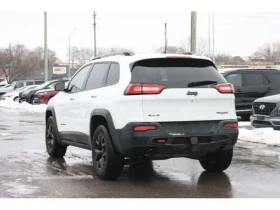 Jeep Cherokee Trailhawk | CARFAX | KEYLESS | ПОДГРЕВИ - 10800 € / 21122.96 лв. - 27025046 6