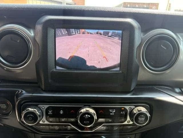 Jeep Wrangler * Sport AUTO CAMERA HEATED SEATS/STEERING CERTIFIE, снимка 13 - Автомобили и джипове - 55693053