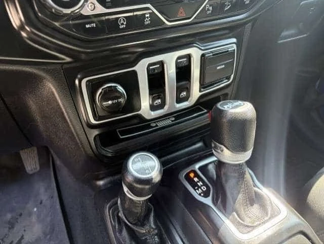 Jeep Wrangler * Sport AUTO CAMERA HEATED SEATS/STEERING CERTIFIE, снимка 16 - Автомобили и джипове - 55693053