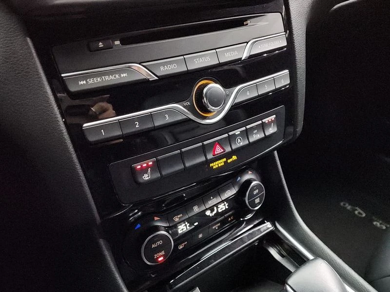 Infiniti Q30 2.0 Automatic ПОДГРЕВ* КАМЕРА* ПАНОРАМА, снимка 15 - Автомобили и джипове - 55980728