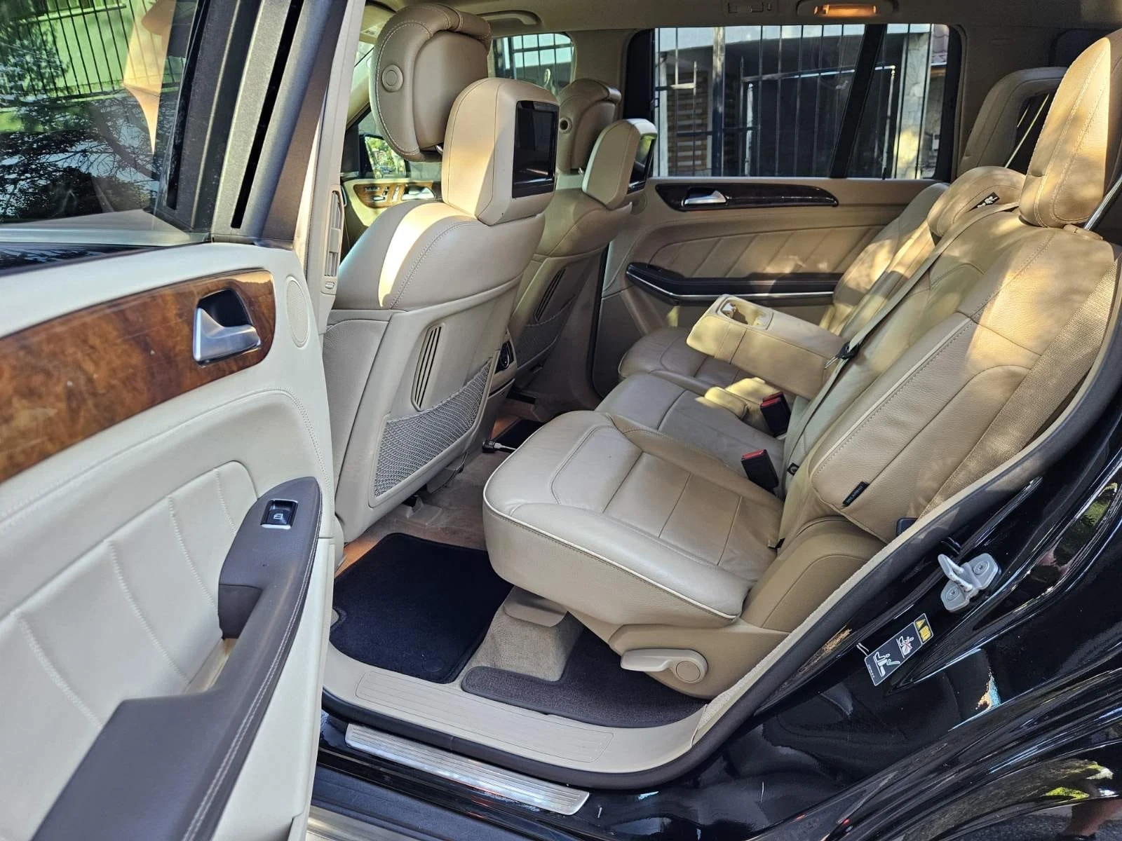 Mercedes-Benz GL 55 AMG DISTRONIC/TV+ 2/PANORAMA/HARMAN KARDON - изображение 10