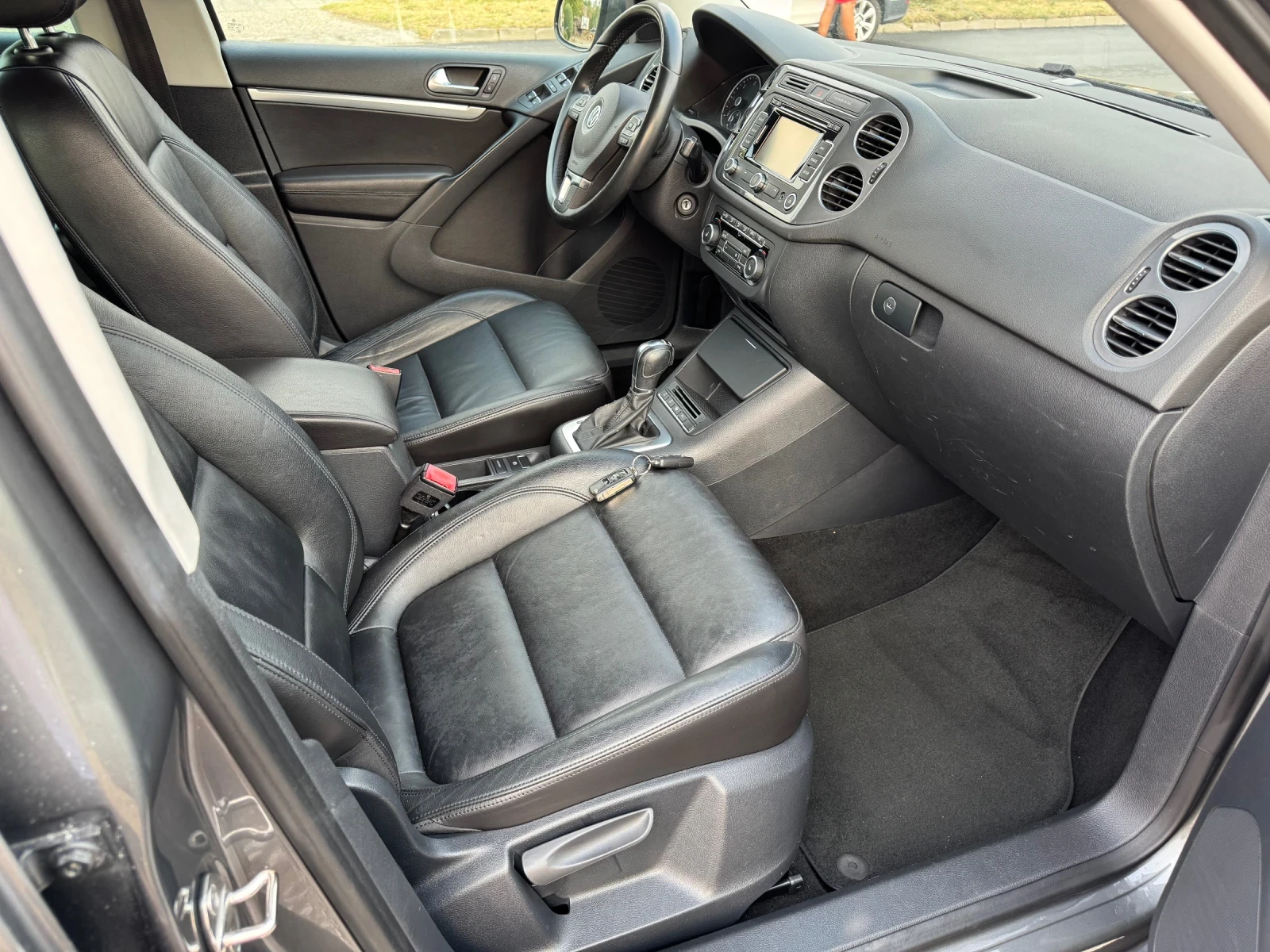 VW Tiguan 2.0TDI 4x4 Full, снимка 8 - Автомобили и джипове - 55711113