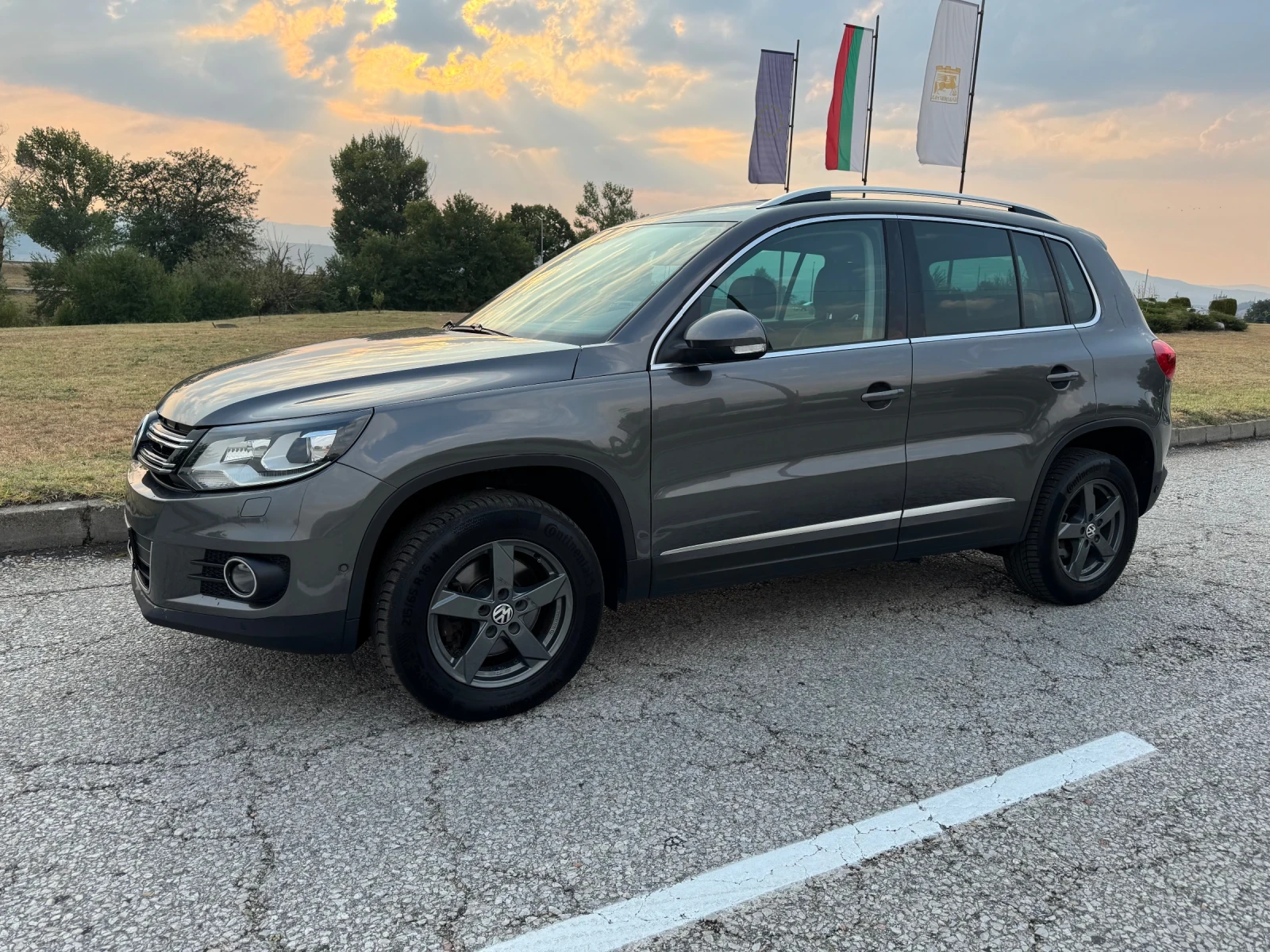 VW Tiguan 2.0TDI 4x4 Full, снимка 2 - Автомобили и джипове - 55711113