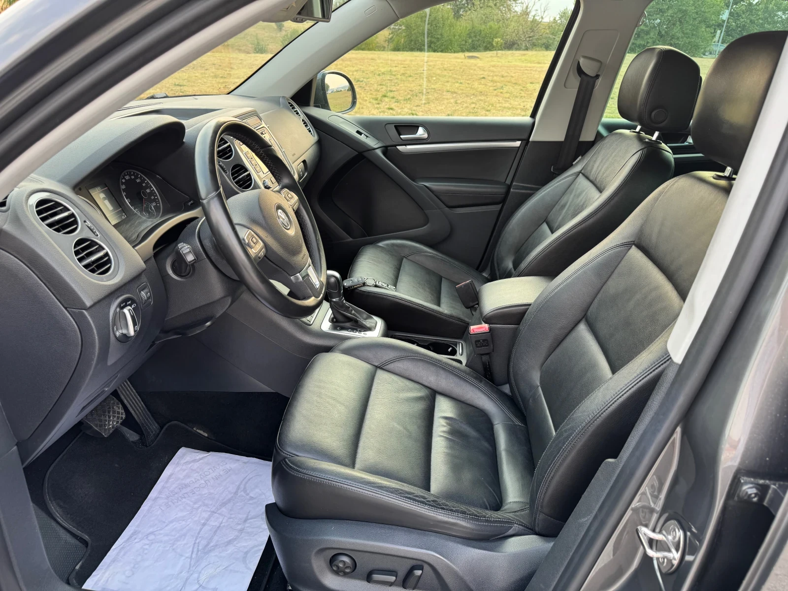 VW Tiguan 2.0TDI 4x4 Full, снимка 14 - Автомобили и джипове - 55711113