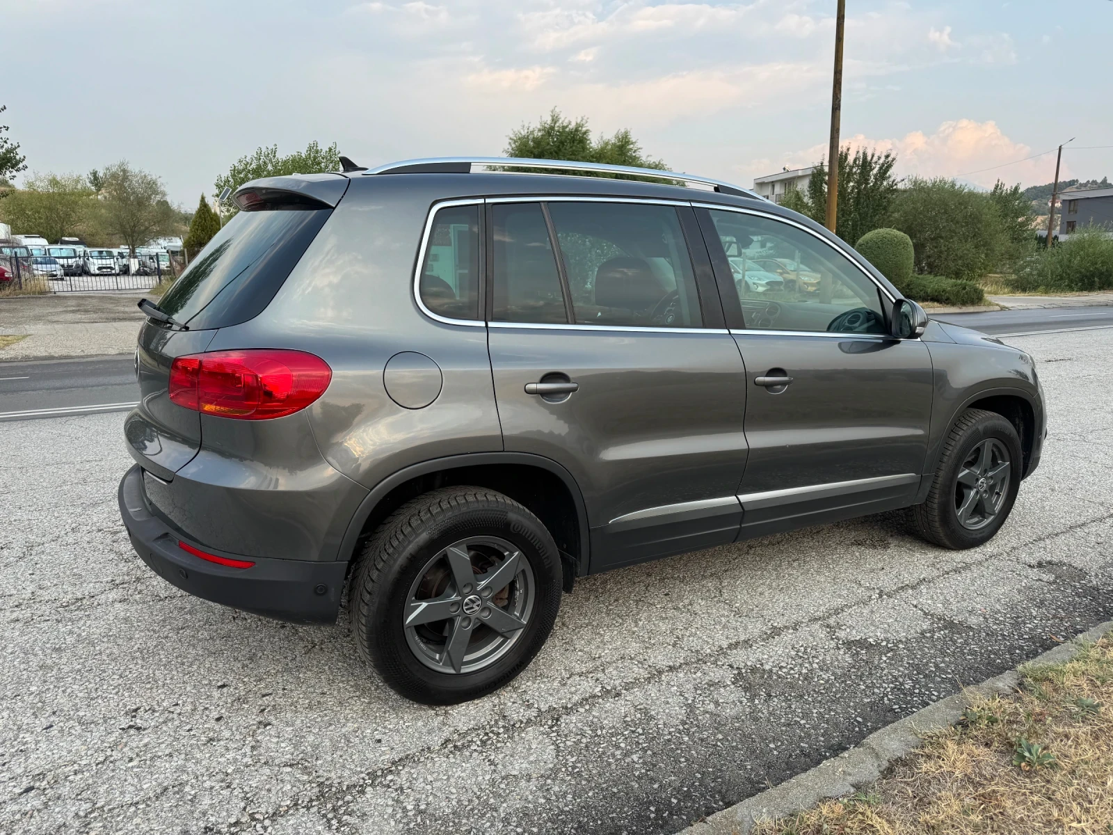 VW Tiguan 2.0TDI 4x4 Full, снимка 5 - Автомобили и джипове - 55711113