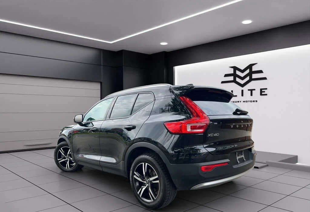 Volvo XC40 2.0 B5 Core AWD, снимка 3 - Автомобили и джипове - 56116548