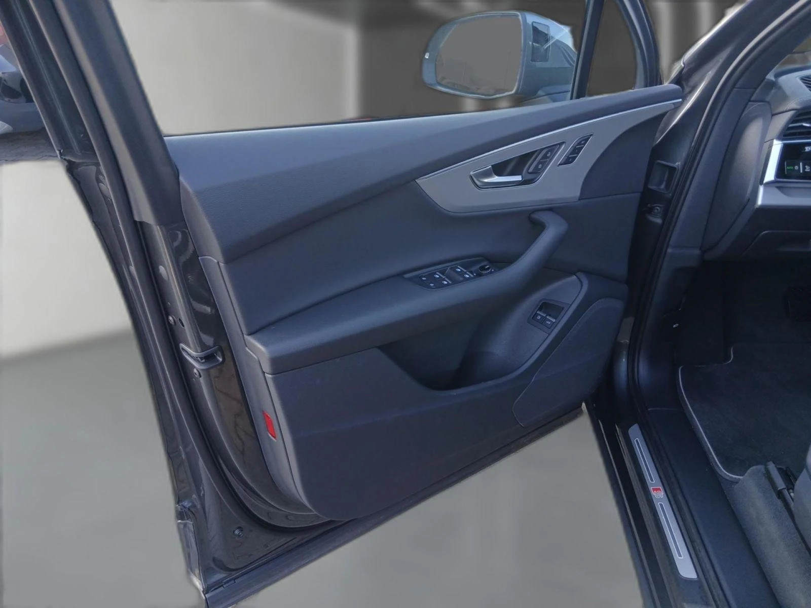 Audi Q7 55 TFSIe / S-LINE / MATRIX / PANO / HUD / 360 /, снимка 6 - Автомобили и джипове - 56136413