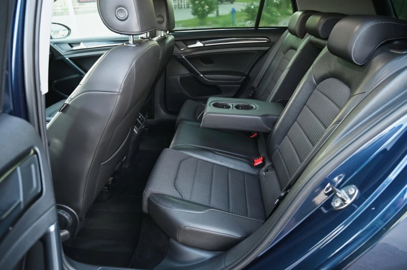 VW Golf 2.0tdi* R-line* 150кс* LED* Digital* Кожа* Подгрев, снимка 14 - Автомобили и джипове - 50916780