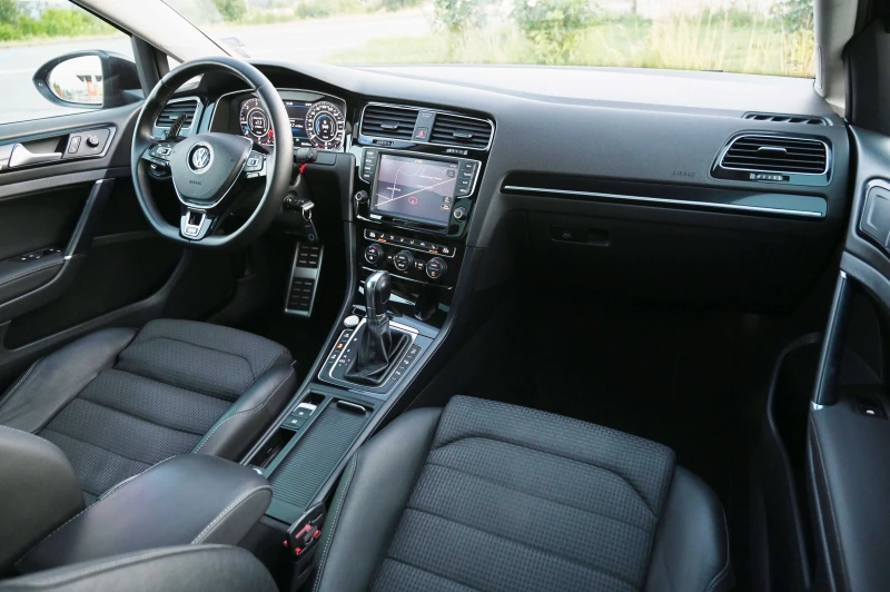 VW Golf 2.0tdi* R-line* 150кс* LED* Digital* Кожа* Подгрев, снимка 12 - Автомобили и джипове - 50916780