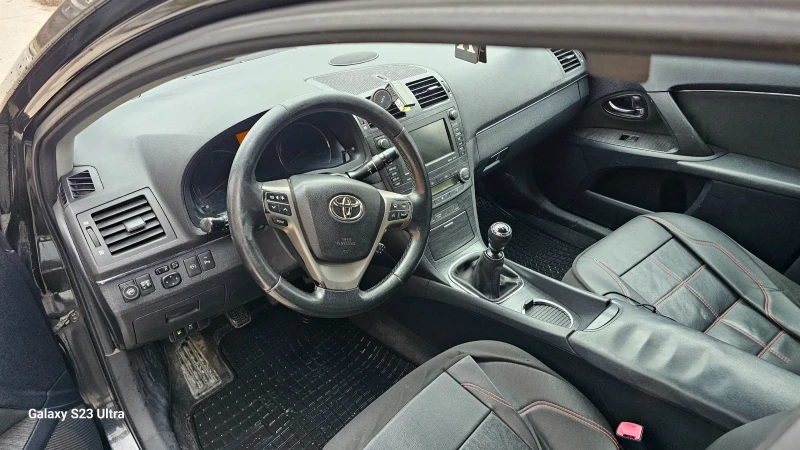 Toyota Avensis 1.8 147кс, снимка 7 - Автомобили и джипове - 53234174