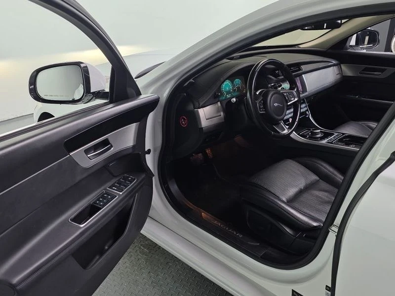 Jaguar Xf 2.0 Automatic, снимка 10 - Автомобили и джипове - 55926626