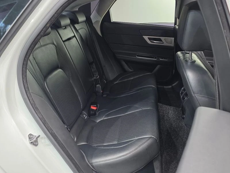 Jaguar Xf 2.0 Automatic, снимка 11 - Автомобили и джипове - 55926626