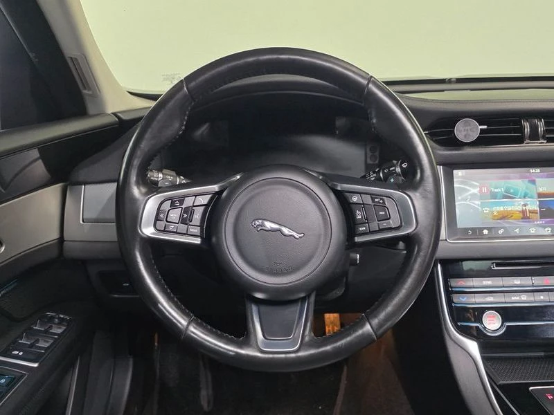 Jaguar Xf 2.0 Automatic, снимка 12 - Автомобили и джипове - 55926626
